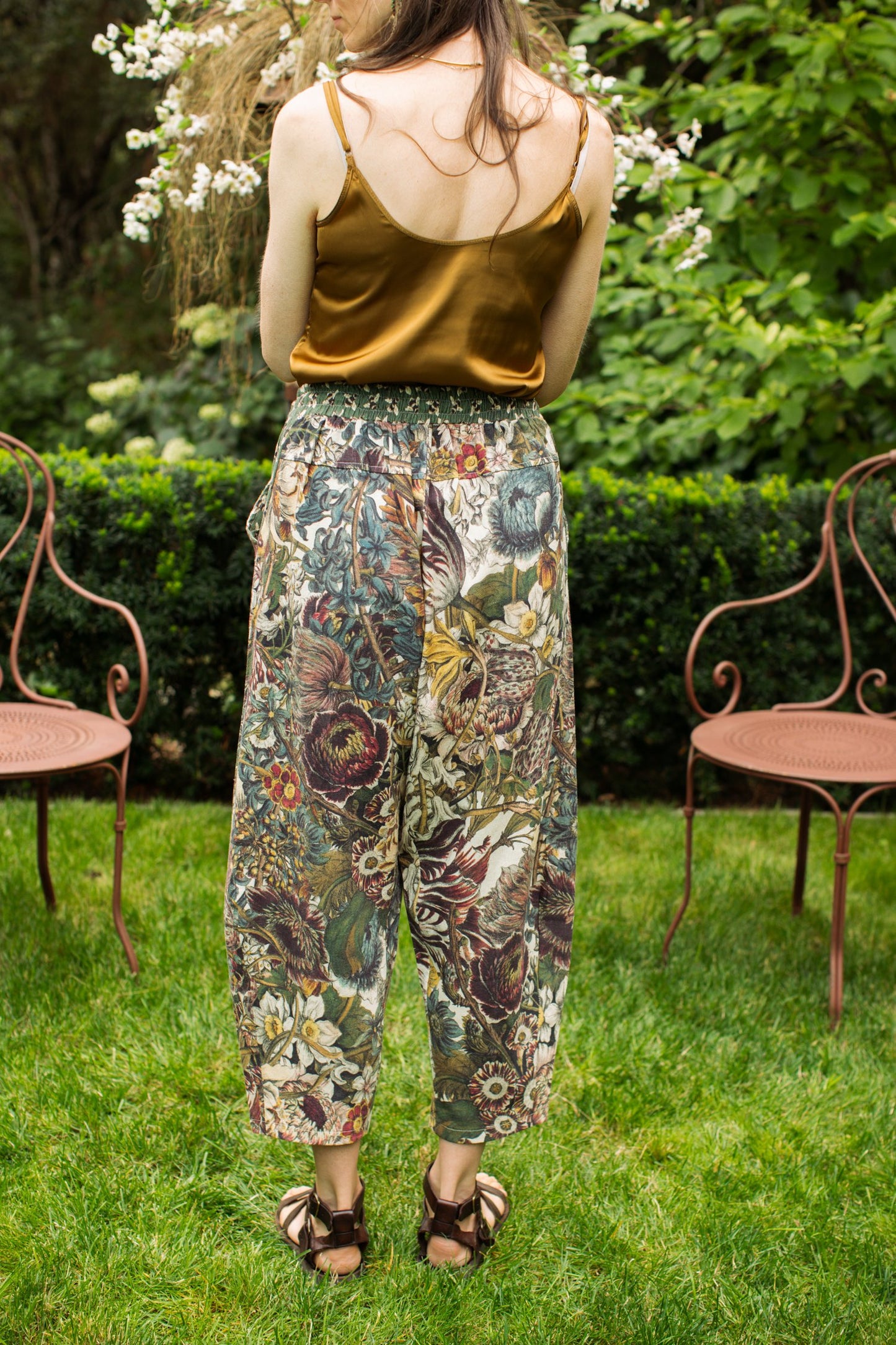 ARTISTS CROPPED PANTS - LINEN FLOWER & BEE