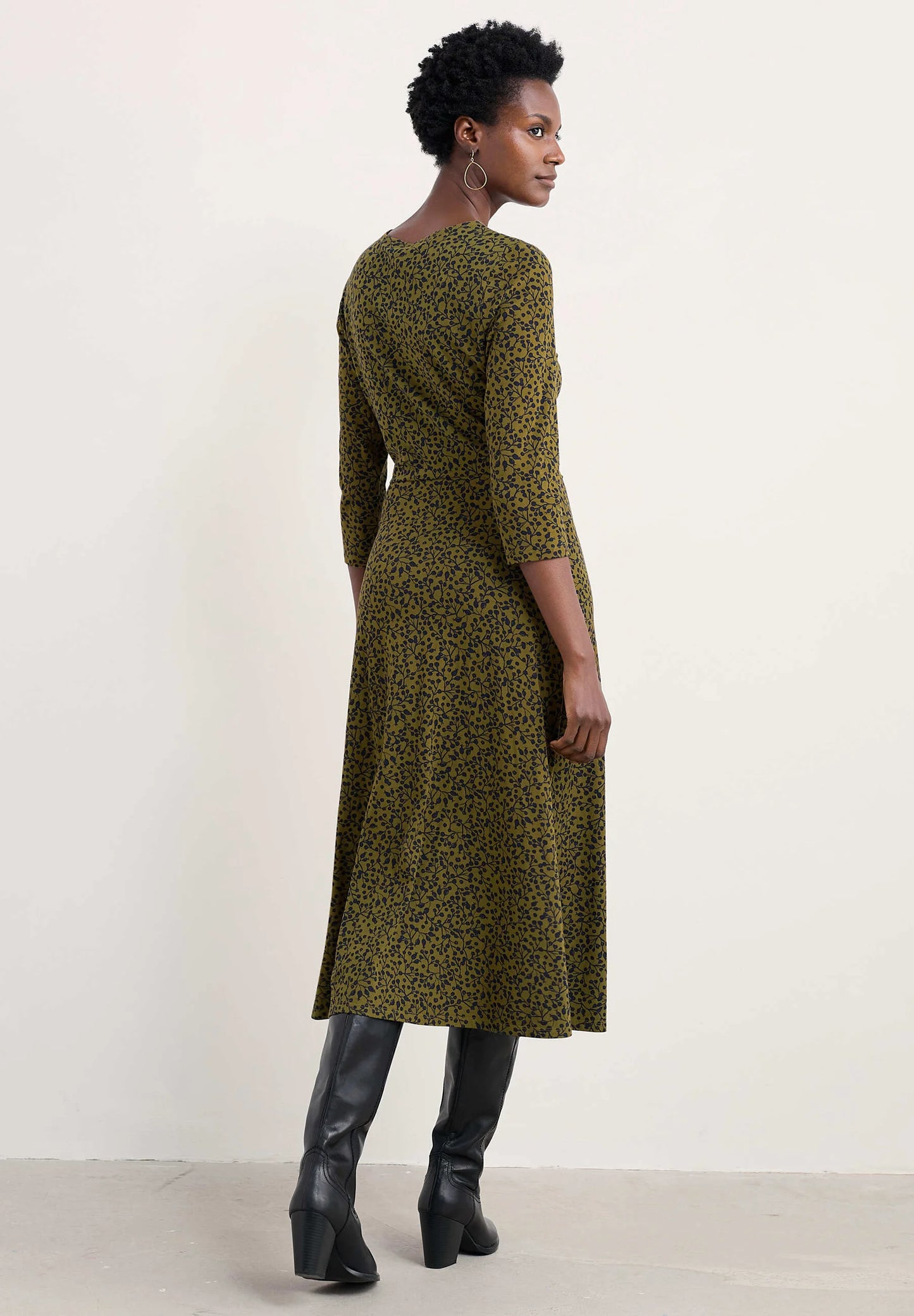 3/4 FETTLING DRESS - BERRY BRANCHES BRIGHT OLIVE