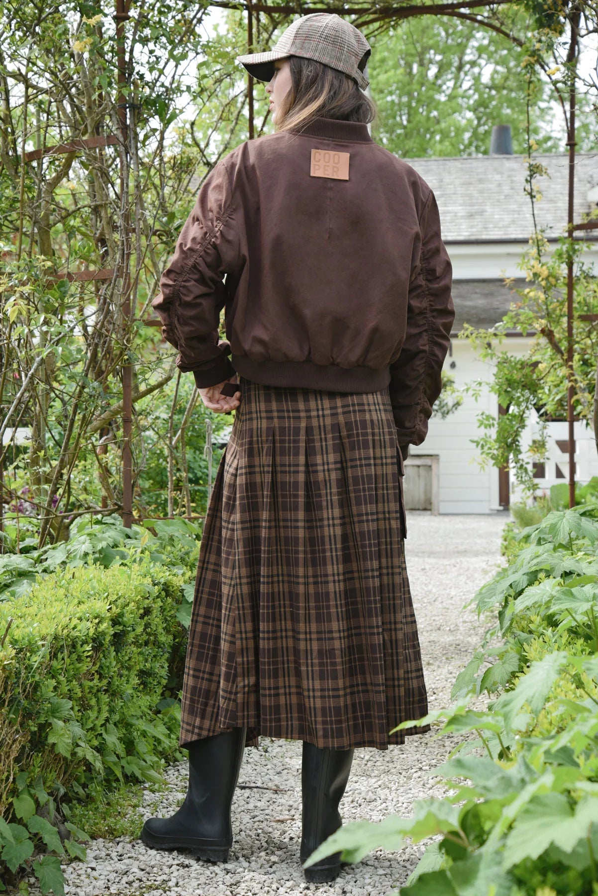 PEOPLE PLEATS-ER SKIRT  - CHOCOLATE CHECK