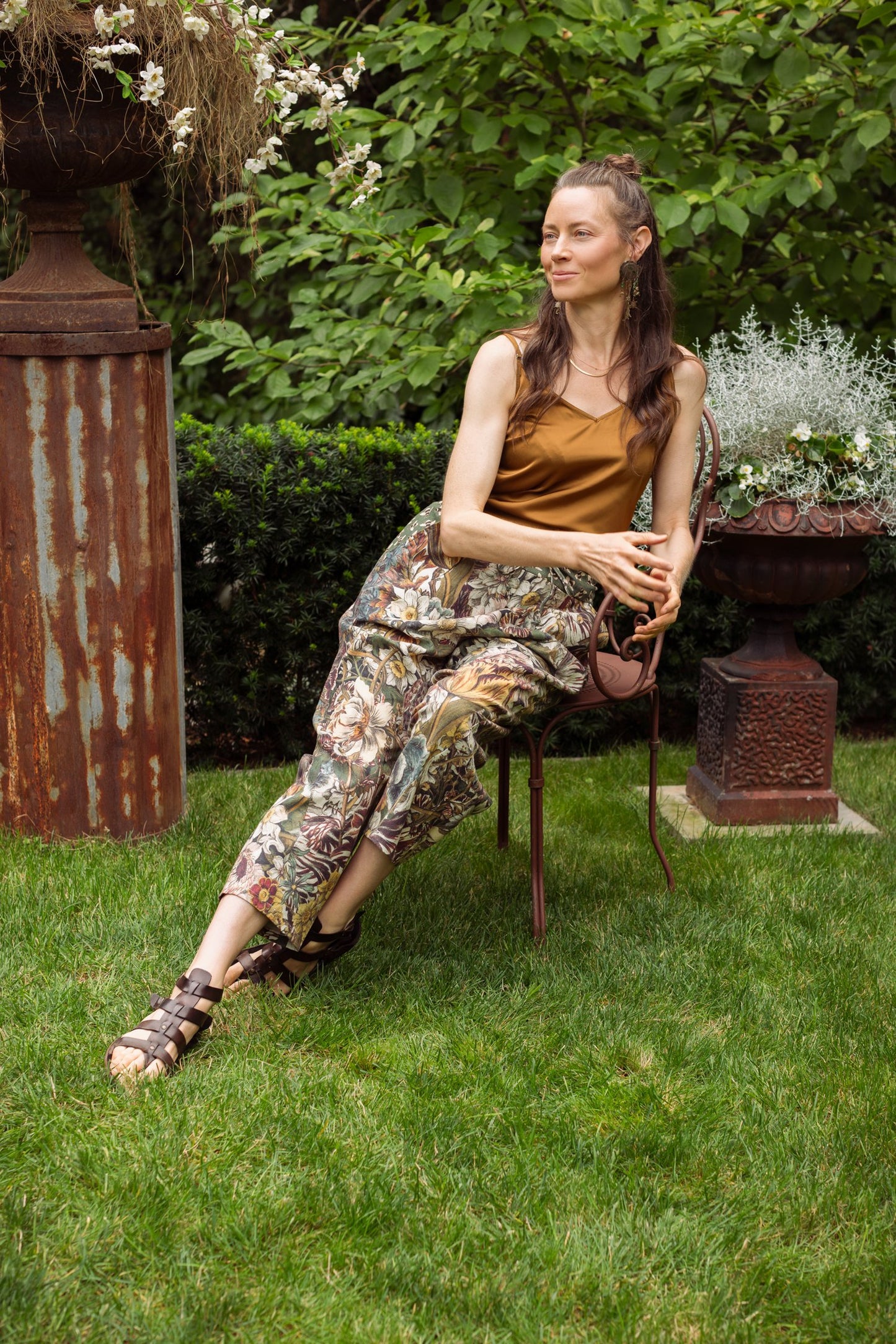 ARTISTS CROPPED PANTS - LINEN FLOWER & BEE