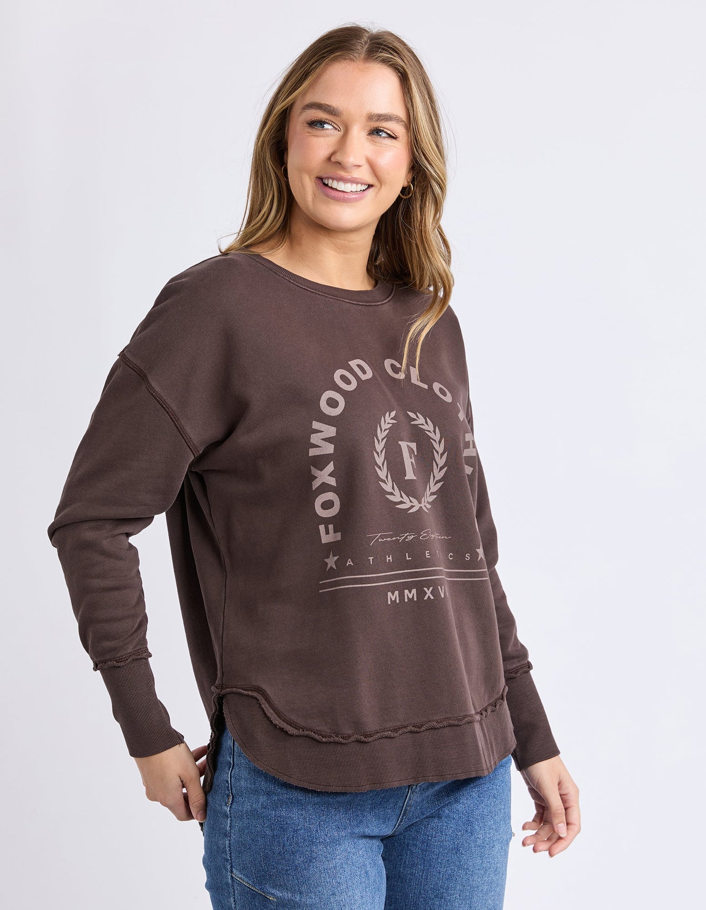 MEDALION CREW - COFFEE BEAN