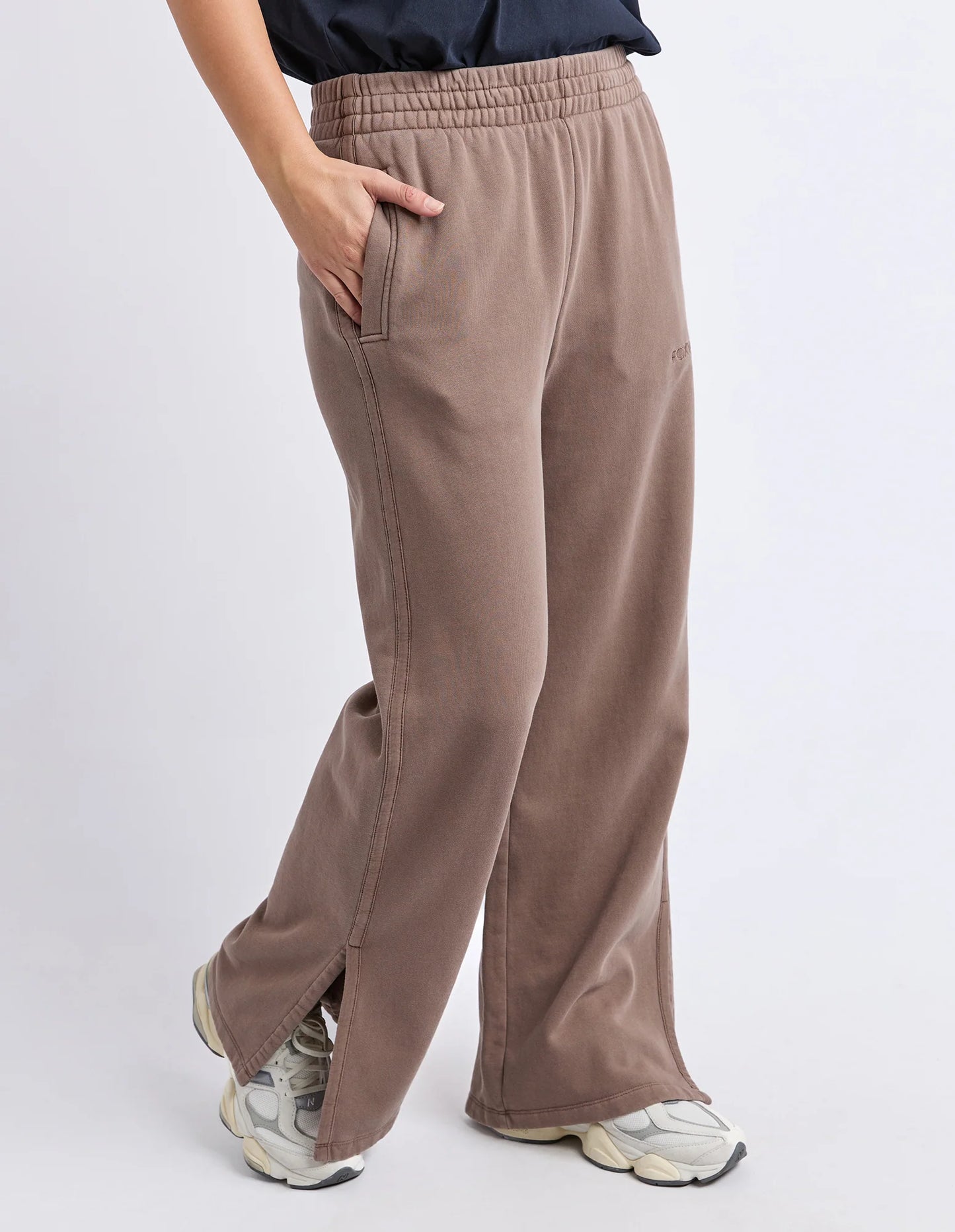 CLASSIC TRACK PANT - BROWN