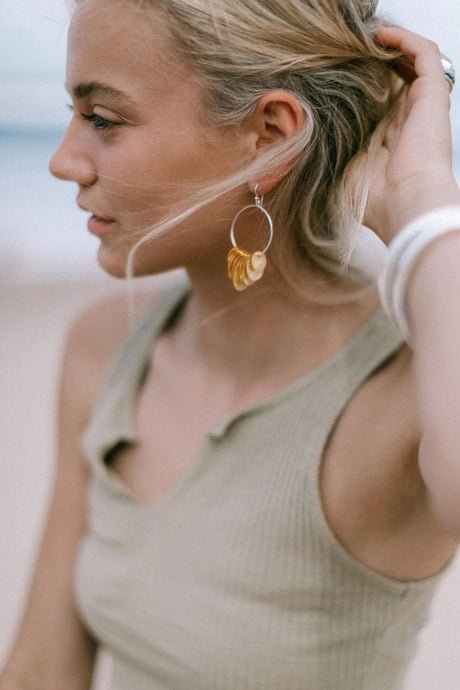9 DISC ON HOOP EARRING - GOLD PLATED
