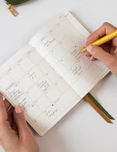 Load image into Gallery viewer, WEEKLY POCKET PLANNER 2026