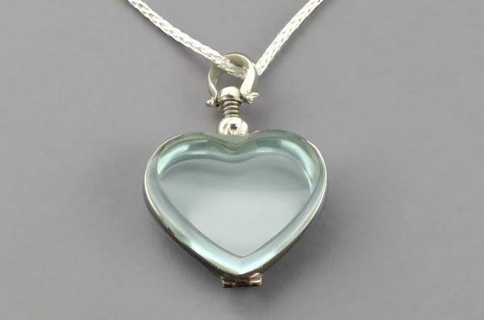 HEART GLASS LOCKET & SILVER CHAIN