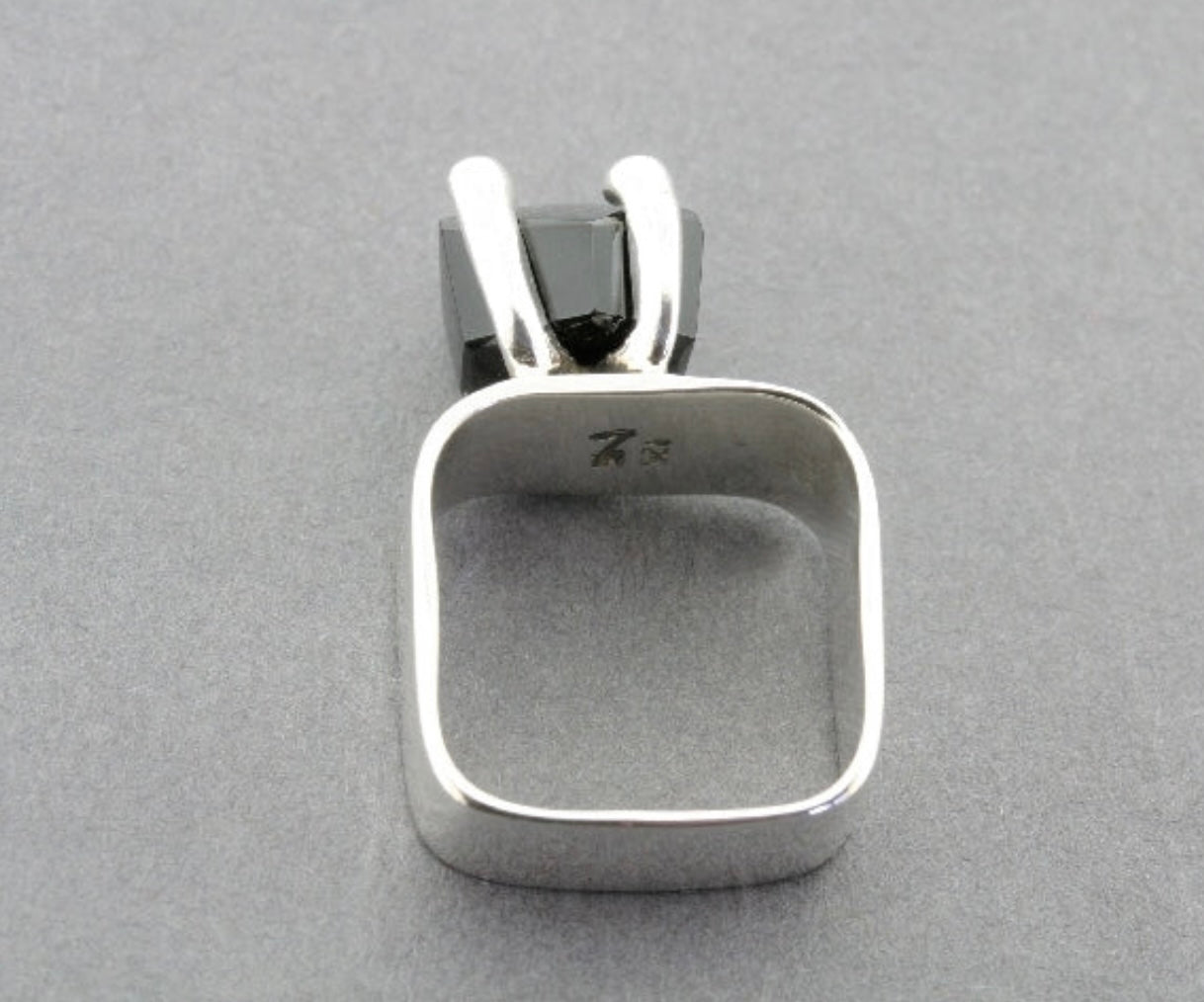 SQUARE RING WITH ONYX