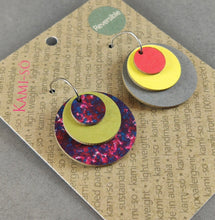 Load image into Gallery viewer, RECYCLED PAPER REVERSIBLE EARRINGS - EXPANDING CIRCLES