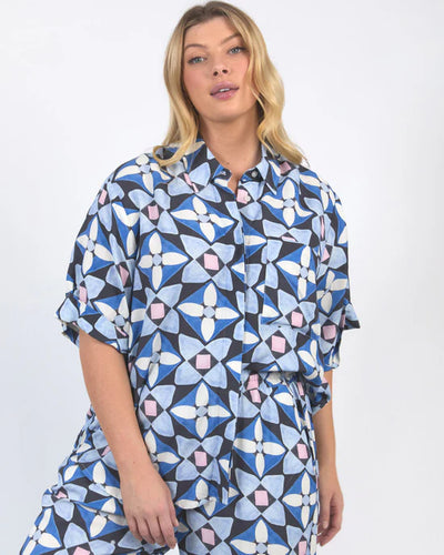 PAINTED TILE SHIRT - GEO PRINT