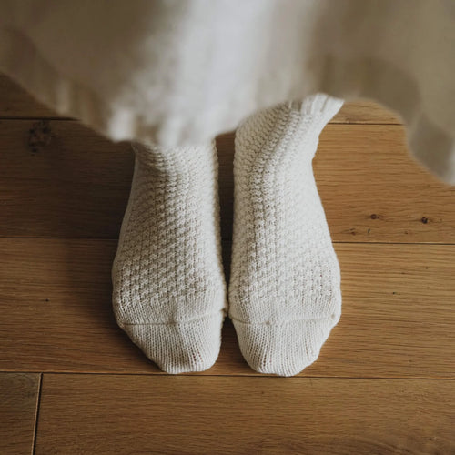 NISHIGUCHI KUTUSHITA PRAHA WOOL COTTON BOOT SOCKS - IVORY