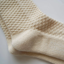 Load image into Gallery viewer, NISHIGUCHI KUTUSHITA PRAHA WOOL COTTON BOOT SOCKS - IVORY