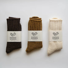 Load image into Gallery viewer, NISHIGUCHI KUTUSHITA PRAHA WOOL COTTON BOOT SOCKS - IVORY
