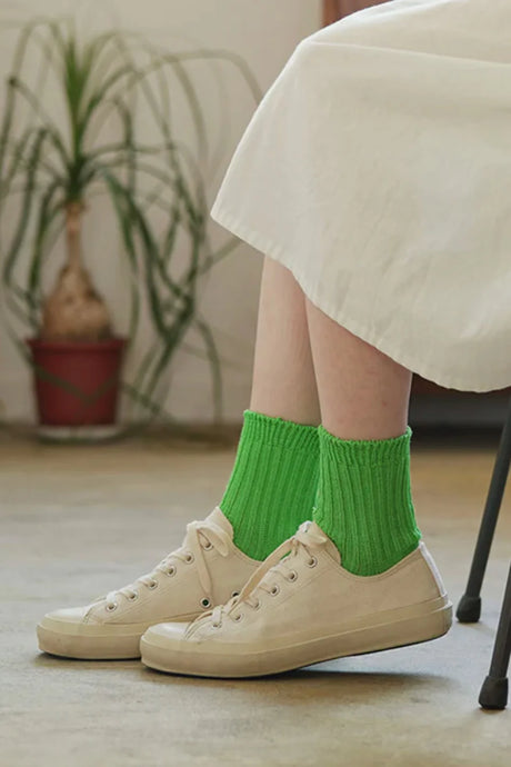 NISHIGUCHI KUTUSHITA PRAHA LINEN RIBBED SOCKS - GREEN PEAR