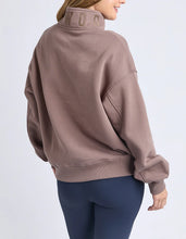 Load image into Gallery viewer, COLLEGE ZIP CREW - MOCHA
