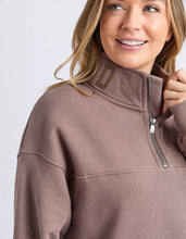 Load image into Gallery viewer, COLLEGE ZIP CREW - MOCHA