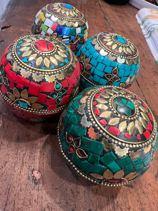 ROUND INLAY KEEPSAKE BOX