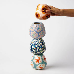 POLLEN BLUE DAISY VASE