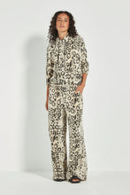 Load image into Gallery viewer, SUAVE JACKET - ANIMAL PRINT