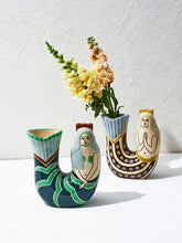 Load image into Gallery viewer, SIREN PRAY VASE
