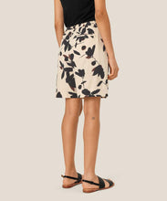Load image into Gallery viewer, PAULETTA SHORTS - CHESTNUT