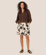 Load image into Gallery viewer, PAULETTA SHORTS - CHESTNUT
