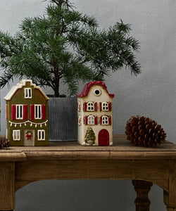 ALSACE TEA LIGHT VILLA CHRISTMAS STONE WITH RED SHUTTERS