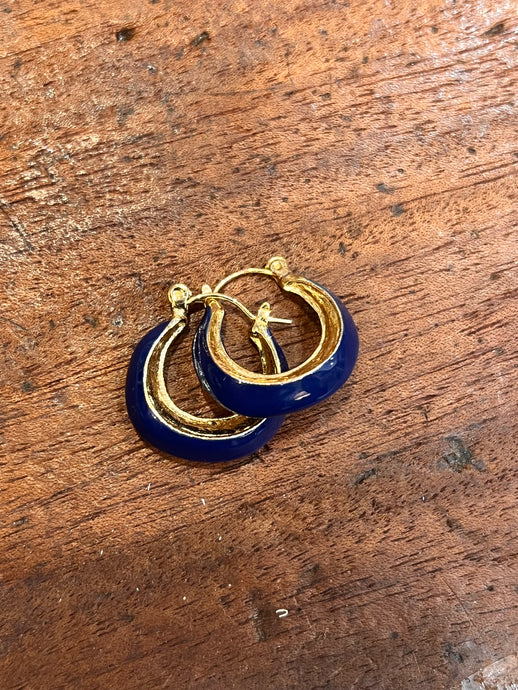 GOLD PLATE & NAVY ENAMEL C’S HOOPED EARRINGS