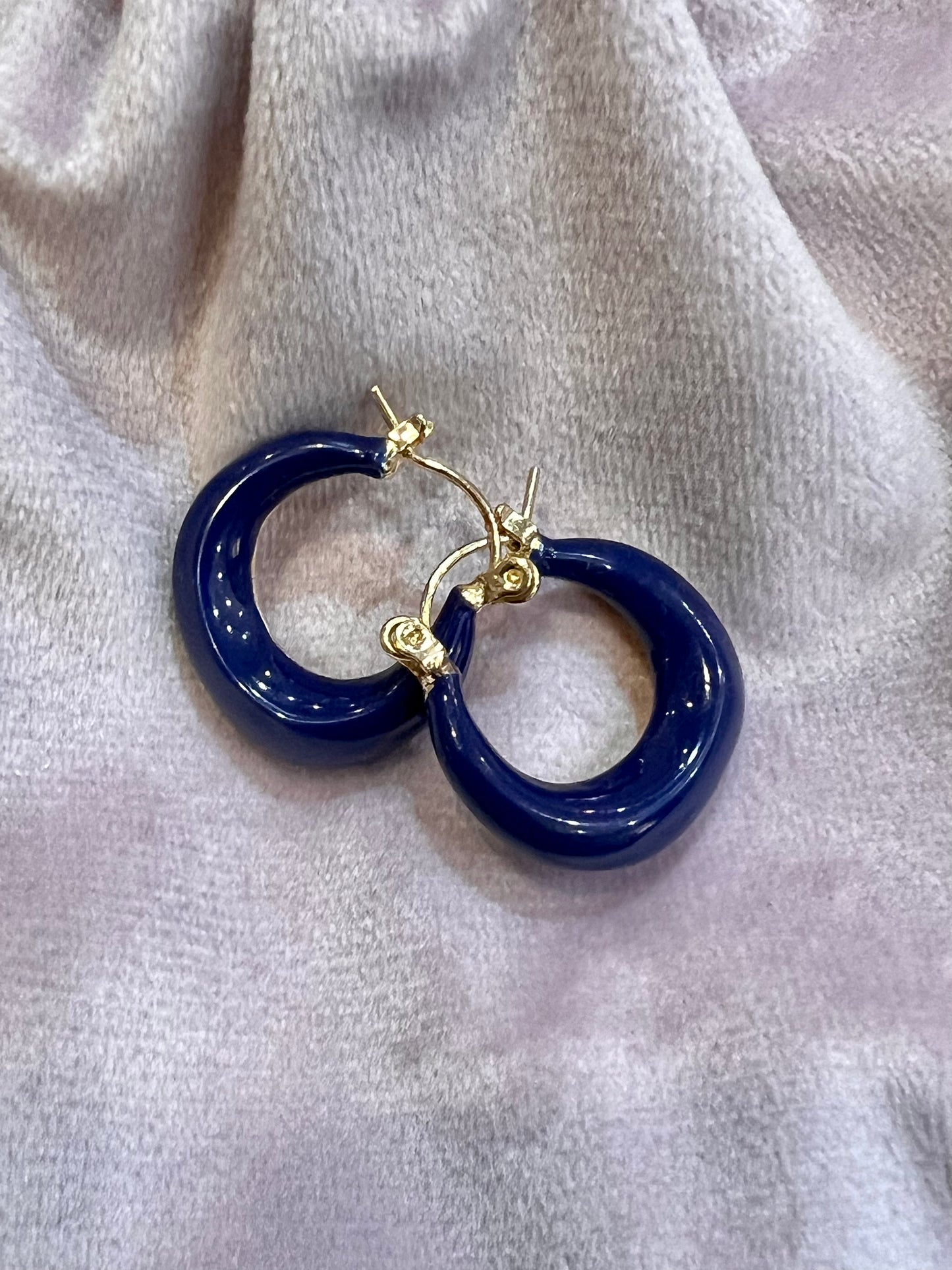 GOLD PLATE & NAVY ENAMEL C’S HOOPED EARRINGS