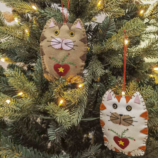 ROUND CHRISTMAS CATS