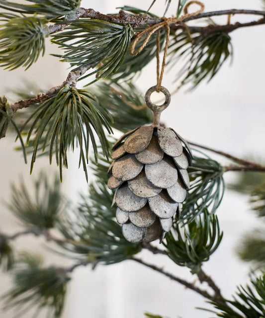 HANGING PINECONE SHORT ASH GREY
