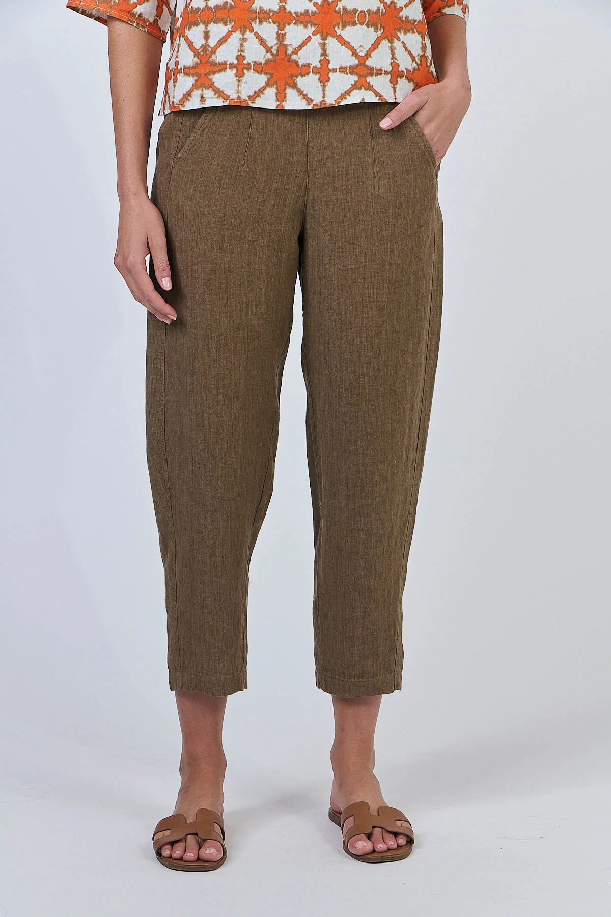 TOBACCO SLIM LEG LINEN PANTS