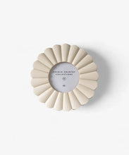 Load image into Gallery viewer, ARIA CARVED FRAME ROUND