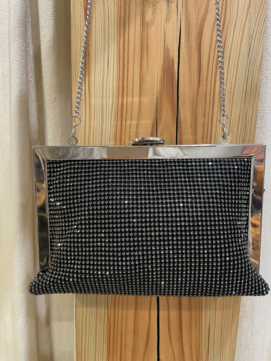 GLOMESH CLUTCH - BLACK