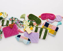 Load image into Gallery viewer, VELVET COSMETICS PURSE