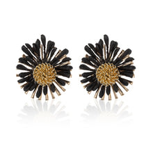 Load image into Gallery viewer, DAISY EARRINGS