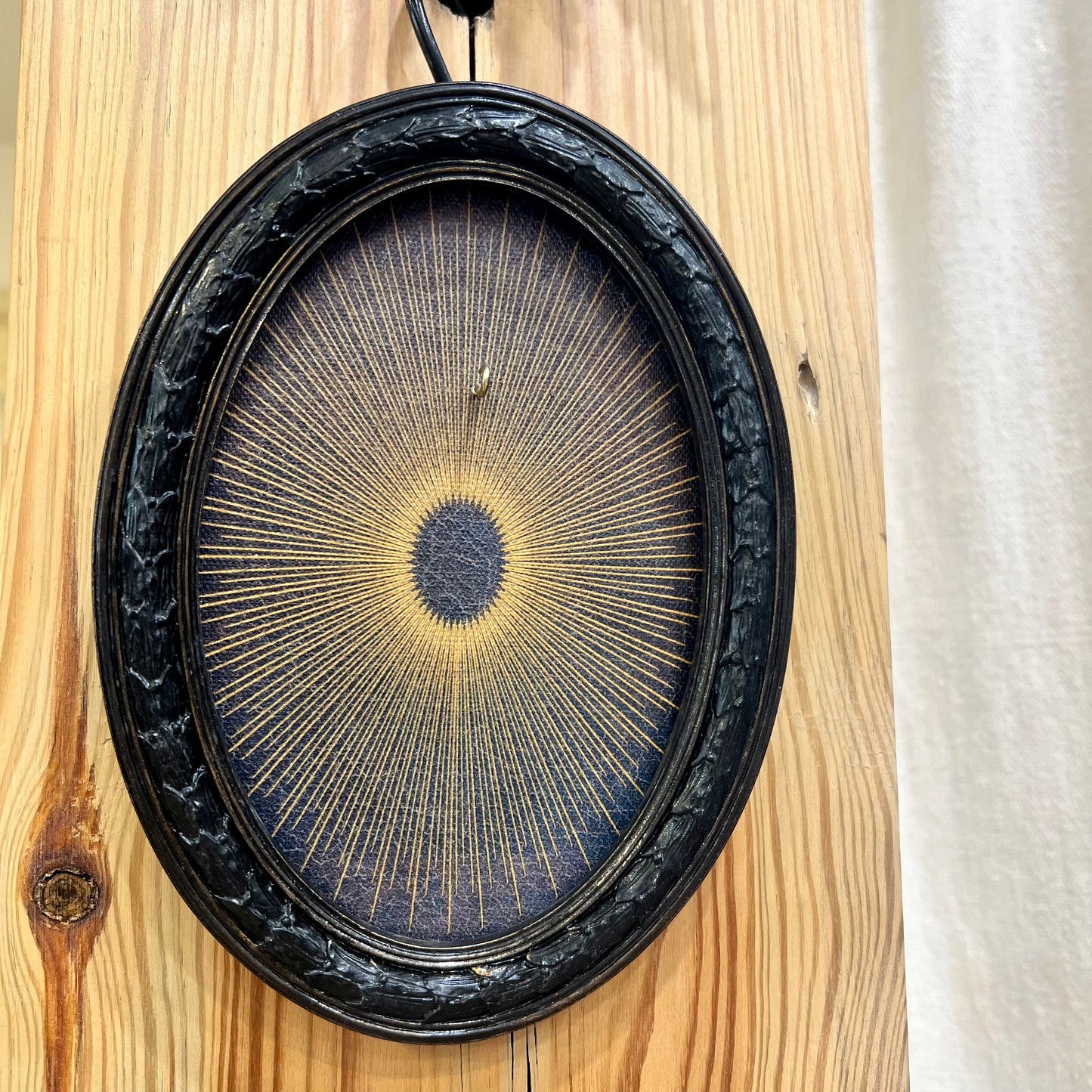 ORNA SATIN OVAL FRAME WITH HOOK