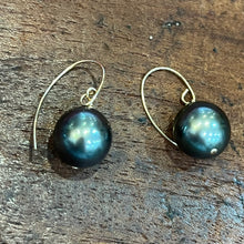 Load image into Gallery viewer, TAHITIAN PEARL EARRINGS WITH 9CT GOLD HOOK