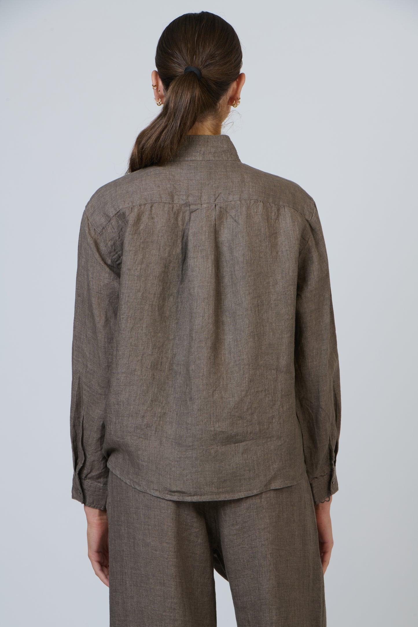 STAND COLLAR LINEN SHIRT - CIGAR