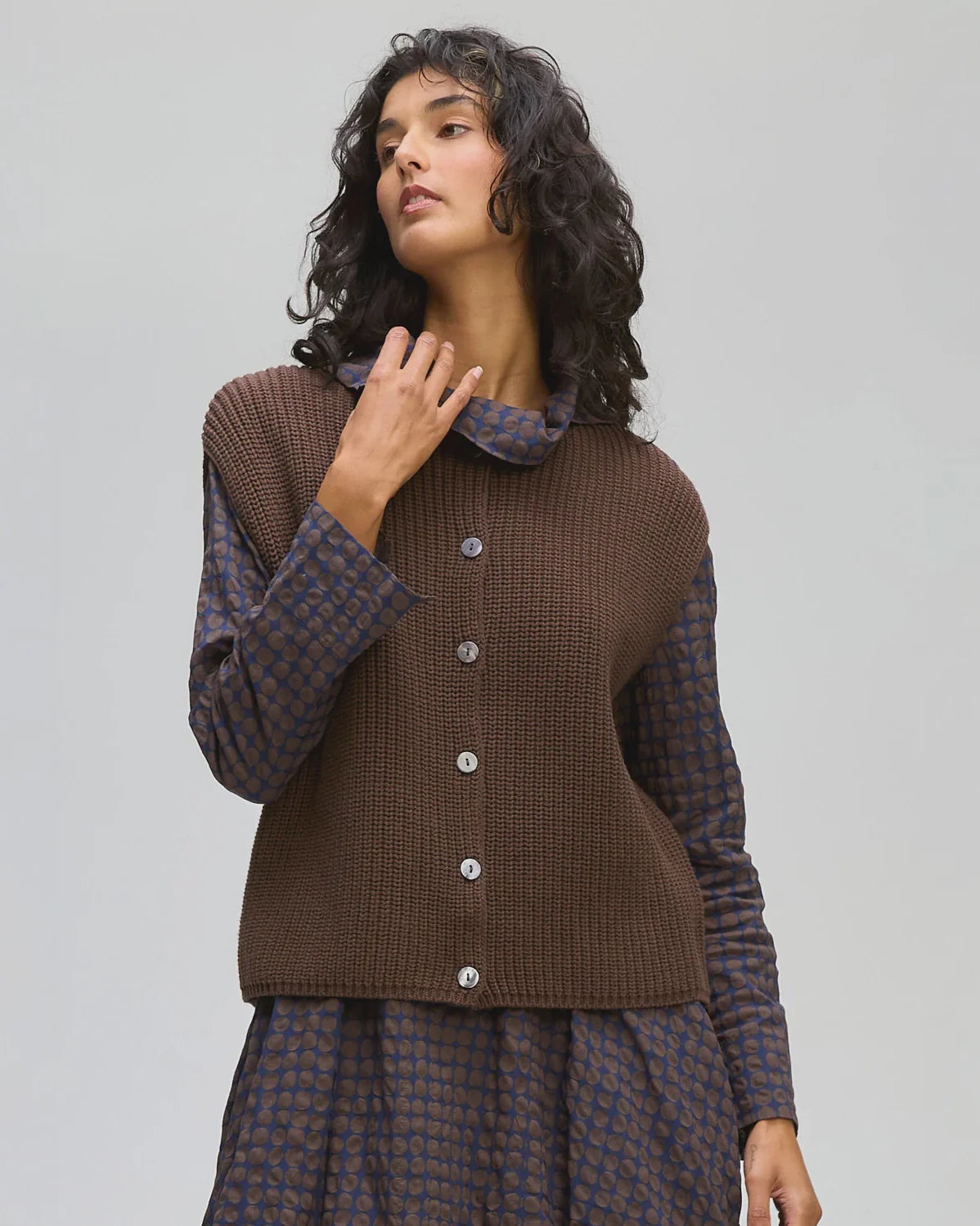RIBBED VEST - DARK BROWN