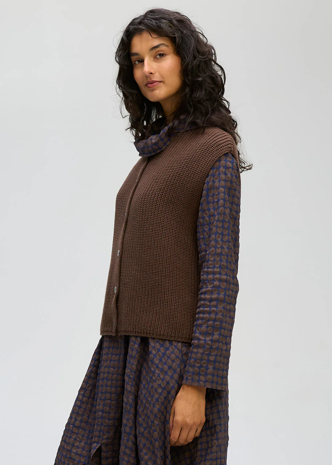 RIBBED VEST - DARK BROWN