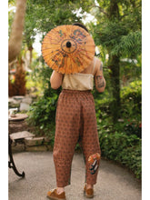 Load image into Gallery viewer, ARTISTS CROPPED PANTS - SECRET GARDEN