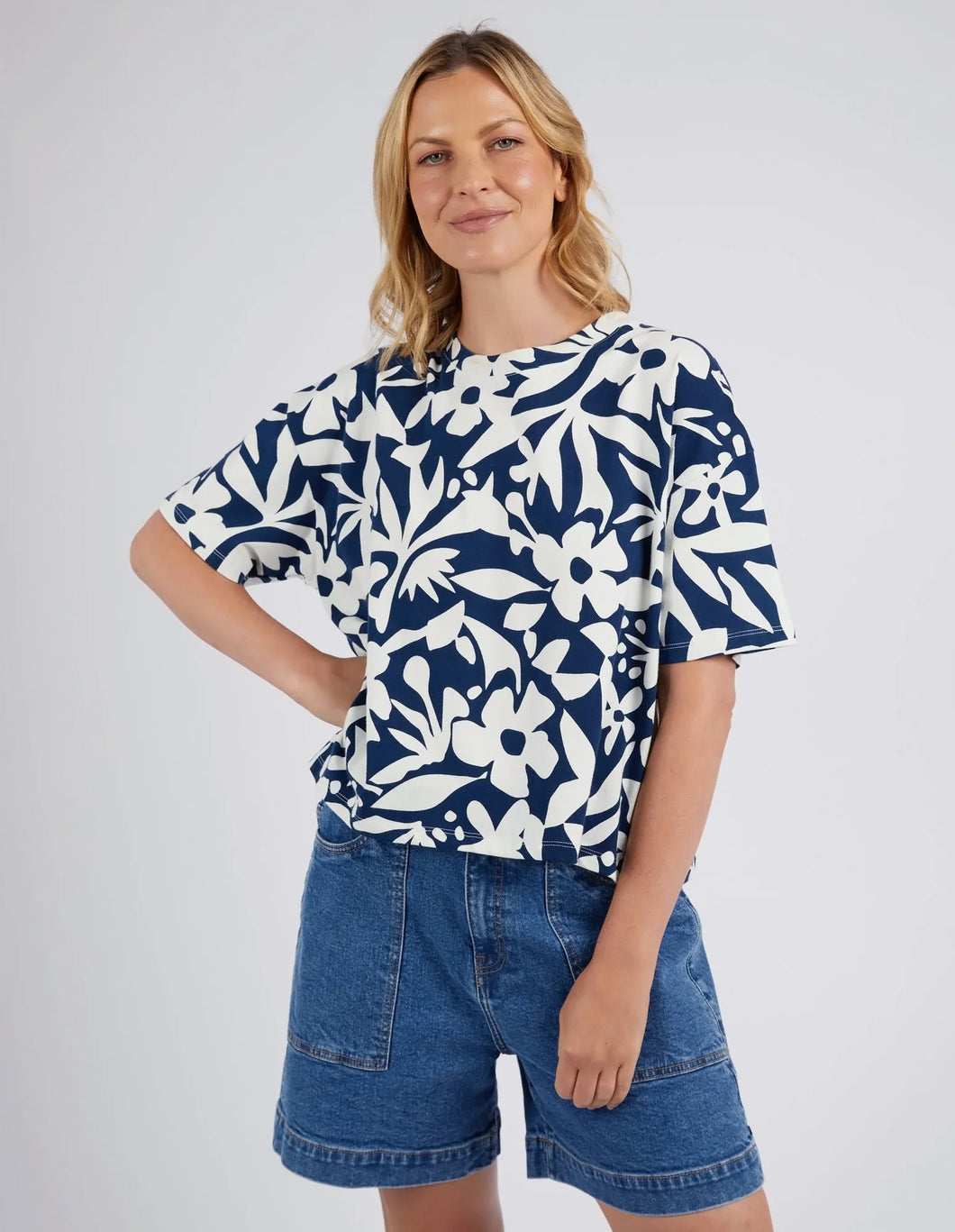 STENCIL FLORAL TEE - NAVAL BLUE FLORAL