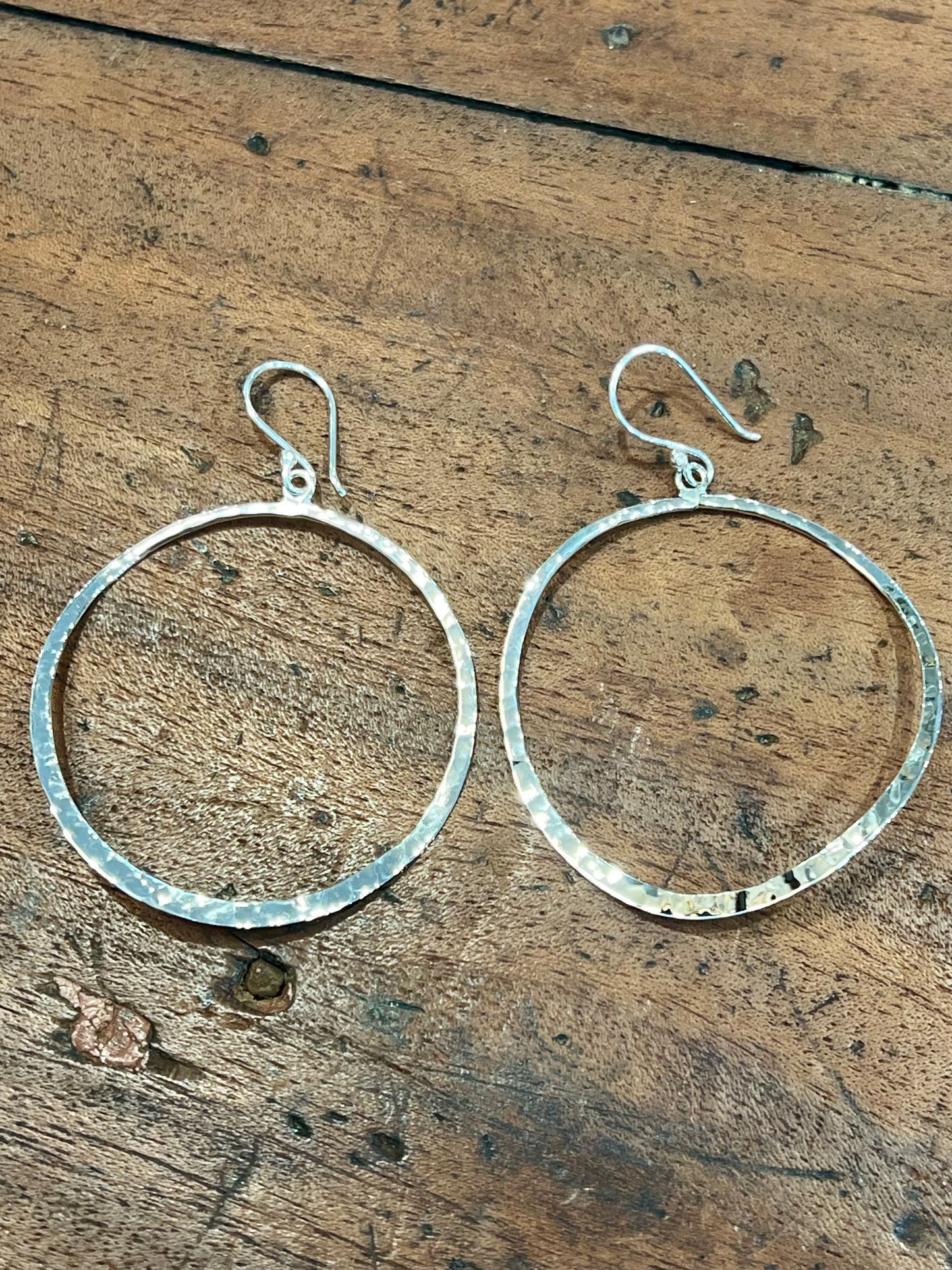 BUCKLED & HAMMERED HOOP EARRING - STERLING SILVER