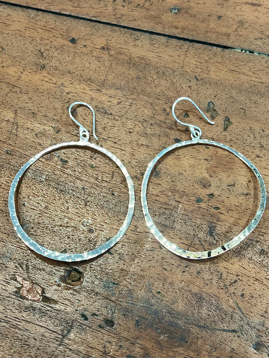 BUCKLED & HAMMERED HOOP EARRING - STERLING SILVER