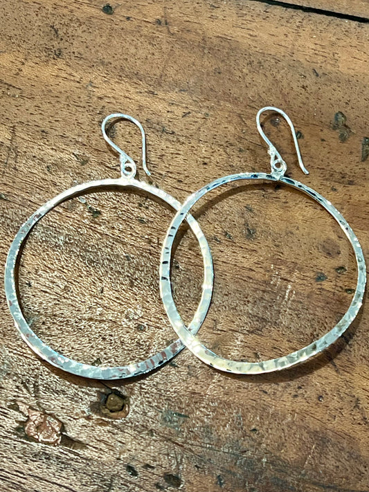 BUCKLED & HAMMERED HOOP EARRING - STERLING SILVER