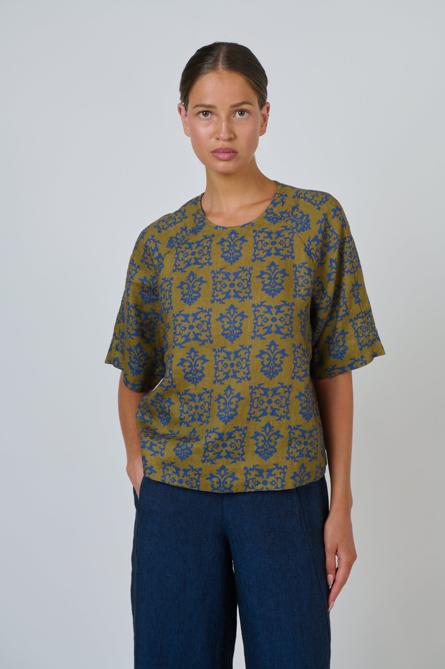 LINEN SLEEVELESS TOP - KHAKI MOTIF