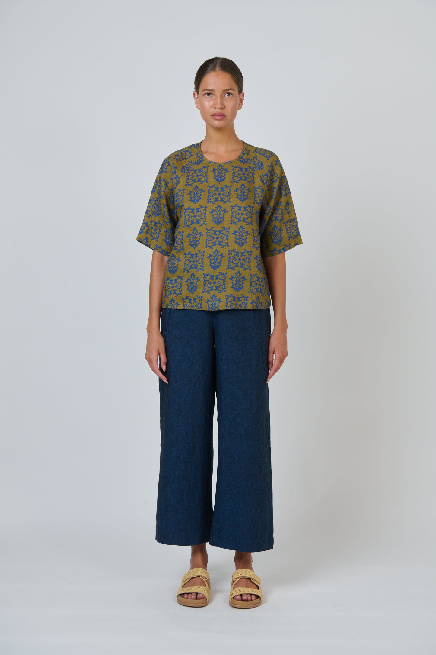 LINEN SLEEVELESS TOP - KHAKI MOTIF