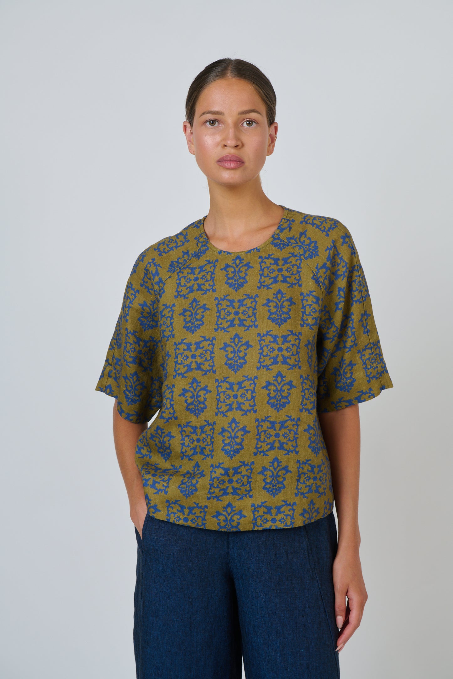 LINEN SLEEVELESS TOP - KHAKI MOTIF