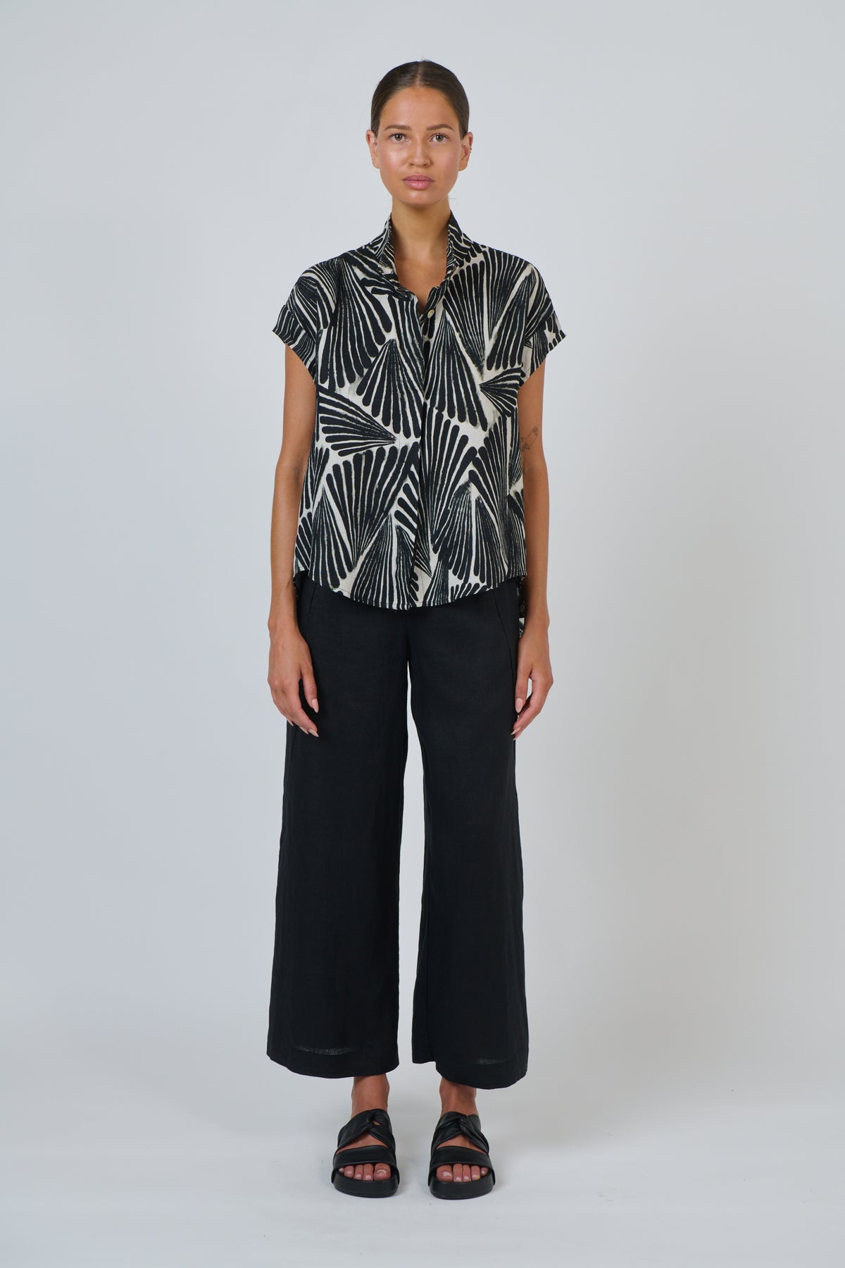 FOLIES CROP SLEEVE LINEN TOP