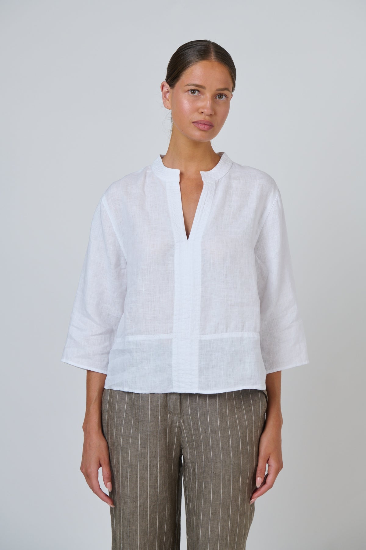 LINEN V-NECK TOP - WHITE