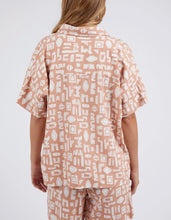 Load image into Gallery viewer, ETCHED GEO SHIRT - CLAY